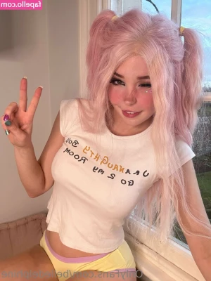 Belle Delphine [ belle-delphine-11 ] - Çoraplarımı koklarken ayaklarımı okşasana bebeğim