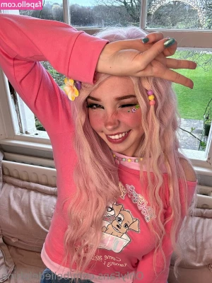Belle Delphine [ belle-delphine-11 ] - Tu aimerais remplacer le pendantif par ta langue