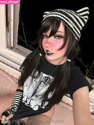 Belle Delphine [ belle-delphine-11 ] - Misha Montana is a horny a tattooed slut 😈 She moans in delight as