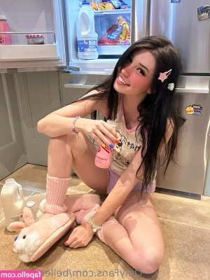 Belle Delphine [ belle-delphine-11 ] - Imagina eu fazendo essas poses pessoalmente para você   Comeria esse
