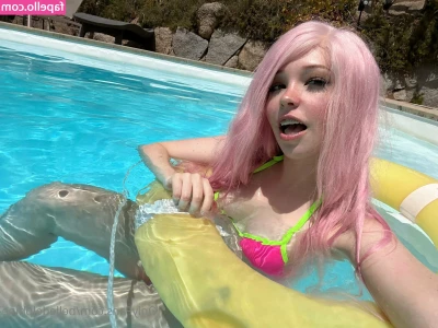 Belle Delphine [ belle-delphine-11 ] - playful teasing in 3 pictures~