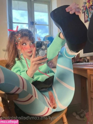 Belle Delphine [ belle-delphine-11 ] - Oohhh it s Friday baby   flashdiamond and I ready to party   Give me