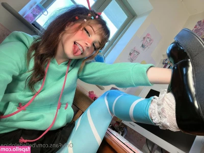 Belle Delphine [ belle-delphine-11 ] - In the bathroom at Pizza Hut  which is a better view  Front or back