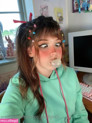 Belle Delphine [ belle-delphine-11 ] - I have a surprise for you  talk to me and I ll tell you  you won t
