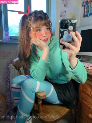 Belle Delphine [ belle-delphine-11 ] - Put on the poppy mask and lacy underwear with hot pantyhose👠 You
