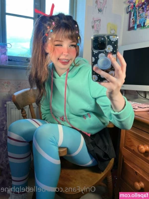 Belle Delphine [ belle-delphine-11 ] - Arse, breast and cock all in one shot