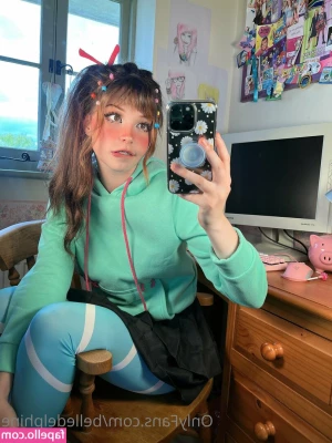 Belle Delphine [ belle-delphine-11 ] - Soapy ass  tits and toes