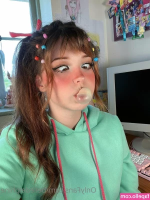 Belle Delphine [ belle-delphine-11 ] - After my shower I love spreading lips thinking about all the big cock
