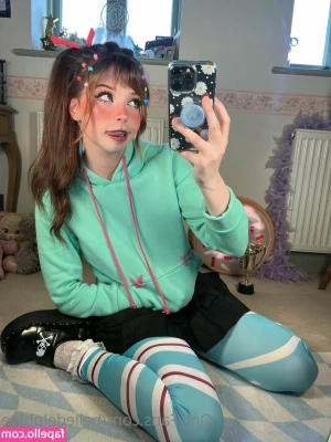 Belle Delphine [ belle-delphine-11 ] - Feeling cheeky! How was your day? 😍