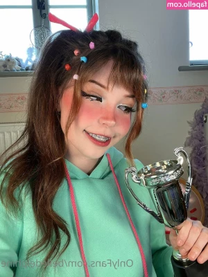 Belle Delphine [ belle-delphine-11 ] - Meine Augen kommen heute besonders gut zur Geltung oder was sagst du