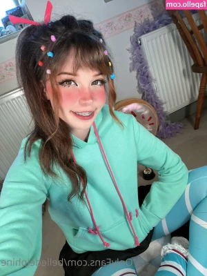 Belle Delphine [ belle-delphine-11 ] - Mirror after-shower selfies are my faves 😜