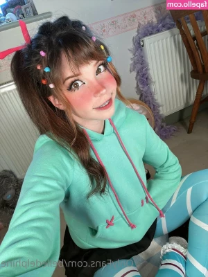 Belle Delphine [ belle-delphine-11 ] - I love sitting like this so you can watch my ass