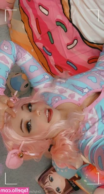 Belle Delphine [ belle-delphine-11 ] - MY ASS IS SCREAMING TO BURY A DICK  I think that diamond is getting