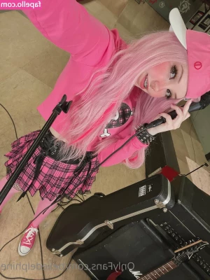 Belle Delphine [ belle-delphine-11 ] - Finally cleaned up amazon wish list and added new items