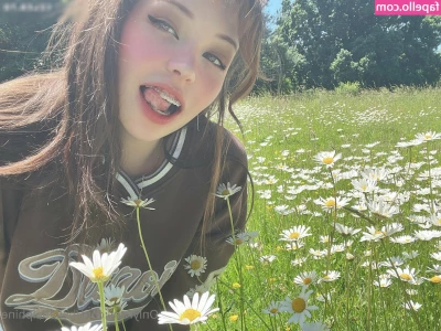 Belle Delphine [ belle-delphine-11 ] - Birthday week is off to a good start   Took my pals to a booty