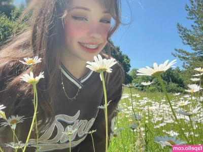Belle Delphine [ belle-delphine-11 ] - Friday fun day   Do you like sharks  Because I have got a Megla-dong
