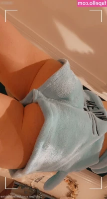 Belle Delphine [ belle-delphine-11 ] - Can you kiss it for a little while?