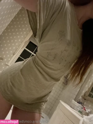 Belle Delphine [ belle-delphine-11 ] - Wanna cum tribute me  Well here are some spread pussy for ya