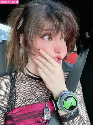 Belle Delphine [ belle-delphine-11 ] - Cumshot Wednesday