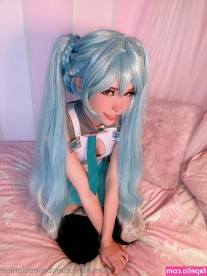 Belle Delphine [ belle-delphine-11 ] - Give me a kiss