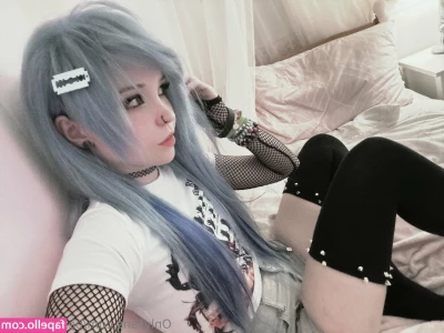 Belle Delphine [ belle-delphine-11 ] - Do you like how I stroke it
