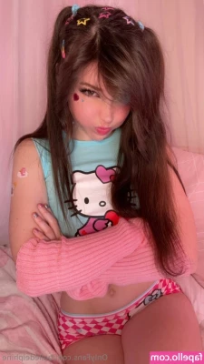 Belle Delphine [ belle-delphine-11 ] - Which do you prefer