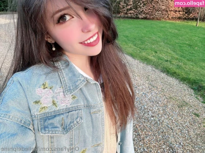 Belle Delphine [ belle-delphine-11 ] - What are we going to do today ?