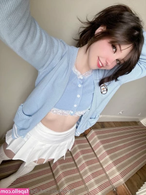 Belle Delphine [ belle-delphine-11 ] - For all those guys that desire my feet part 1