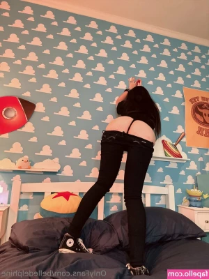 Belle Delphine [ belle-delphine-11 ] - Kiss my buttocks