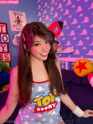 Belle Delphine [ belle-delphine-11 ] - Can you spot the difference in these sets of photos ? It’s tricky part 1