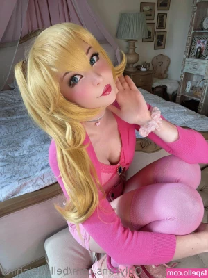 Belle Delphine [ belle-delphine-11 ] - photo set  I had the beach to myself again  cue topless sunbathing  I