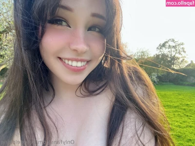 Belle Delphine [ belle-delphine-11 ] - Love a good DEEP V 🖤