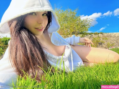 Belle Delphine [ belle-delphine-11 ] - bra or no bra