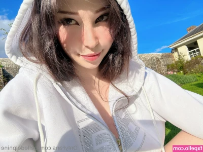 Belle Delphine [ belle-delphine-11 ] - cmooon, home alone 😃