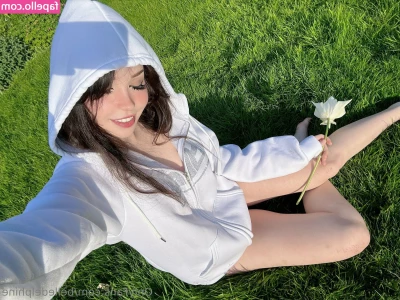Belle Delphine [ belle-delphine-11 ] - I decided to play with my fat while waiting for my food delivery part 1