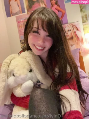 Belle Delphine [ belle-delphine-11 ] - Missss doing bong rips with y all on livestream with my titties out 
