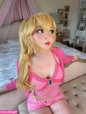 Belle Delphine [ belle-delphine-11 ] - Lay with me 💖 5 pics