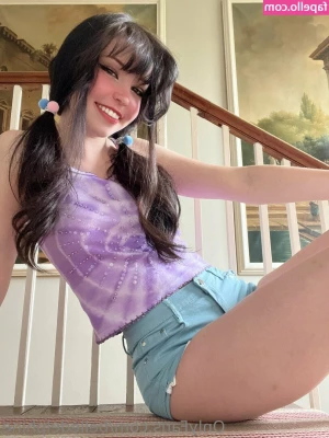 Belle Delphine [ belle-delphine-11 ] - NEW  GAY JACUZZI        I m with my friends jerking off together in