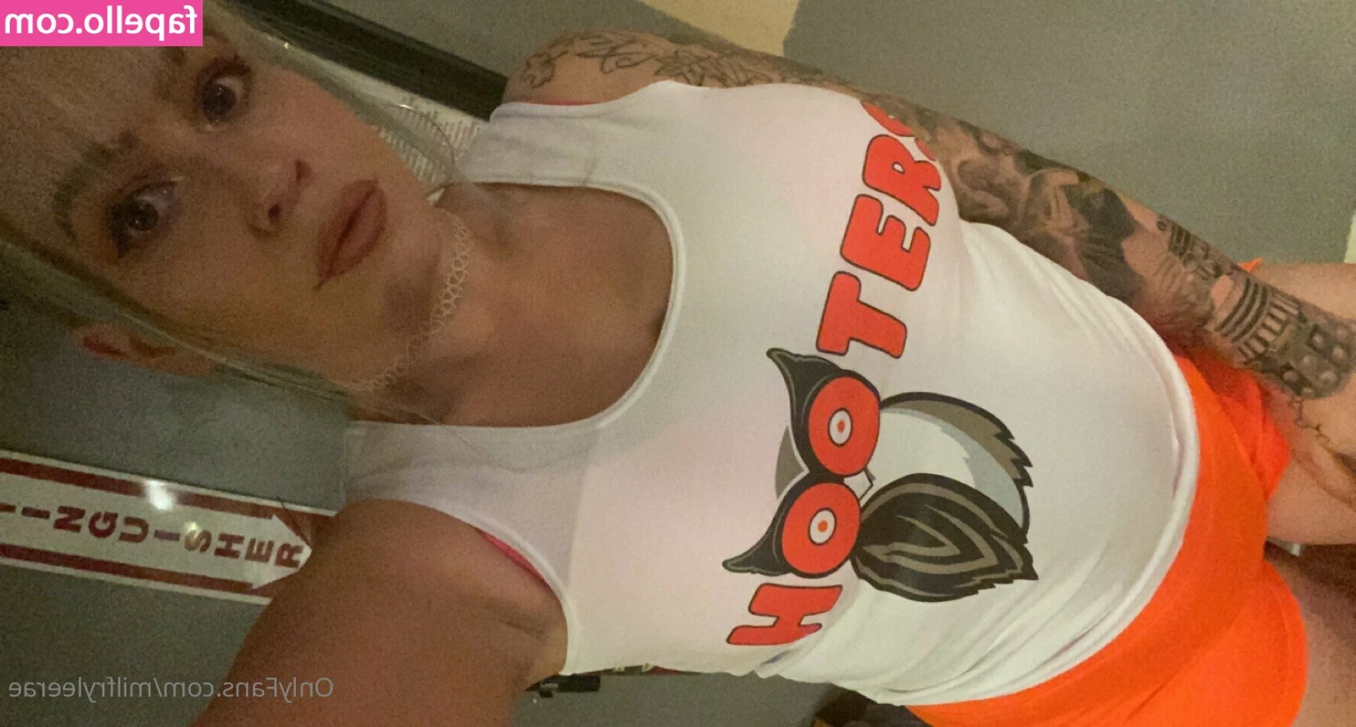 milfryleerae - Idk how my mirror keeps getting dirty 🥲.