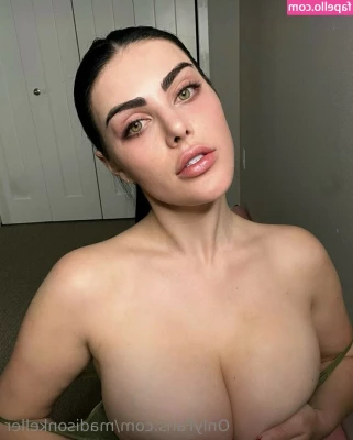 madisonkeller - Sólo por curiosidad   eres de las personas que se baña de espaldas