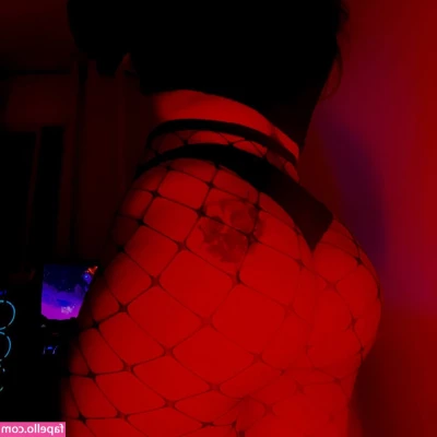 Carniello [ carniello-1 ] - Trying to have someone bend me over the bed
