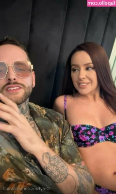 hotfriendsclub - Would you worship my bush? 🥵