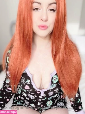 sarahfergusonxxx - Purple hair and my finger in her pussy   SHES BACK