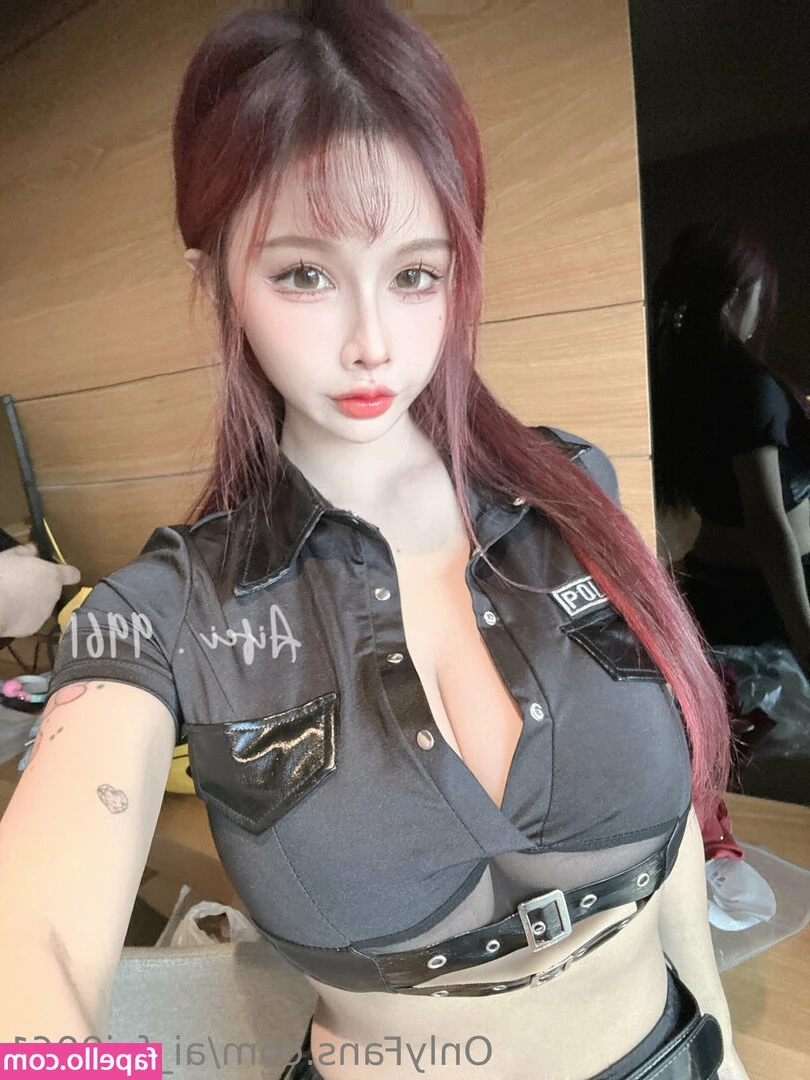 ai_fei9961 [ ai-fei9961 ] - would u hit it in the gym? 🍑