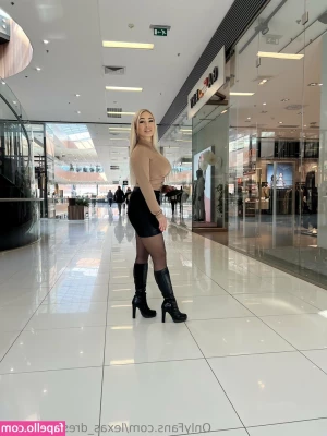 lexas_dressing_room [ lexas-dressing-room ] - Oh look at me ...