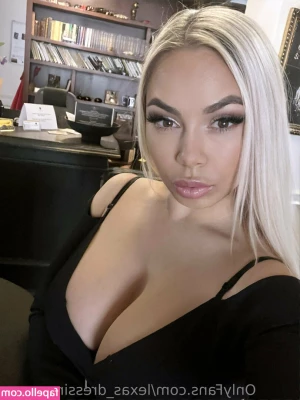 lexas_dressing_room [ lexas-dressing-room ] - Heyyy guys! I'm gonna try go live soon in the next few days 🥰