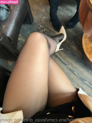 lexas_dressing_room [ lexas-dressing-room ] - I stop at the gas station and this guy walks out  He sees me about to