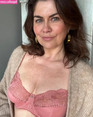 Amanda Lamb [ amanda-lamb ] - 250  pound cowgirl video - swipe to see me riding my partner while