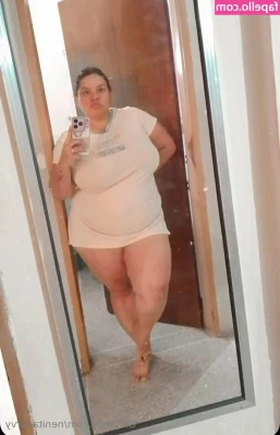 nenitacurvy - I was trying to think of a sexy caption but I got distracted by the