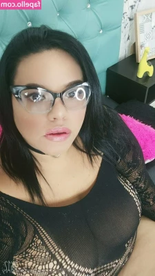 nenitacurvy - Can you help me wash my back? There is always room for two!😘